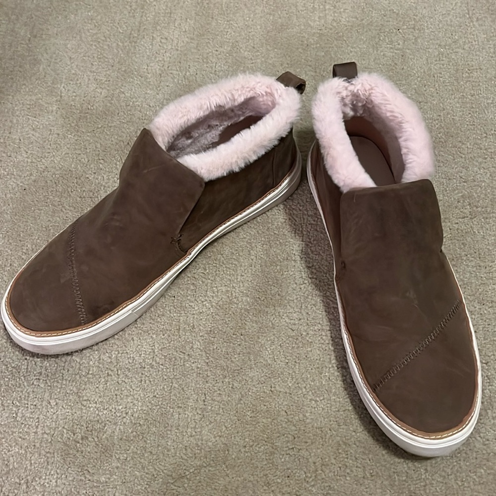 TOMS slip ons